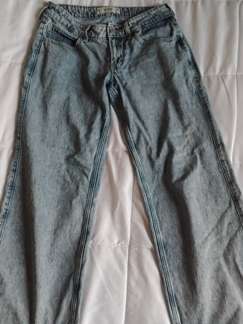 Hollister Low-Rise Baggy Jeans